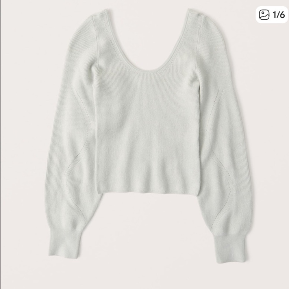 Abercrombie & Fitch Women's Soft Gray Scoopneck Sweater